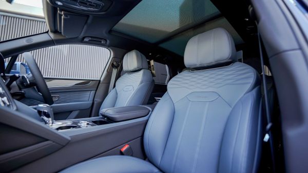 Performance figures confirms that with 0–60 mph reached in 4.5 seconds, and a top speed of 180 mph Bentley Muscat launches Class-leading all-new Bentayga Extended Wheelbase