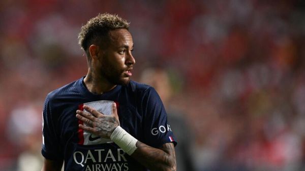 Paris Saint-Germain's Brazilian forward Neymar reacts during the UEFA Champions League 1st round day 3 group H football match between SL Benfica and Paris Saint-Germain, at the Luz stadium in Lisbon on October 5, 2022. (Photo by PATRICIA DE MELO MOREIRA / AFP)