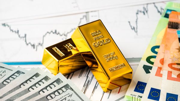 Gold rises on recession fears