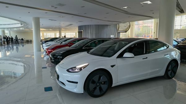Tesla Shanghai suspends production