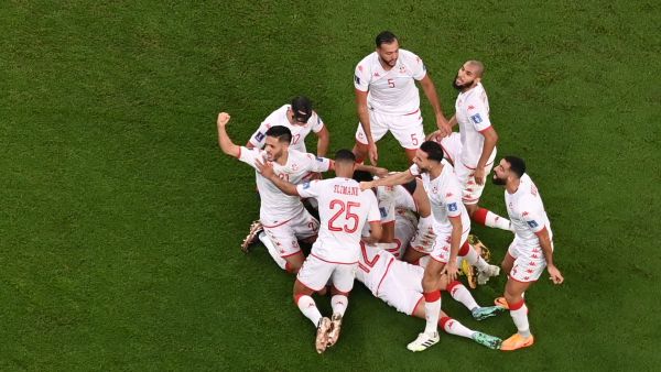Tunisia's forward #10 Wahbi Khazri (hidden) celebrates scoring the opening goal with his teammates during the Qatar 2022 World Cup Group D football match between Tunisia and France at the Education City Stadium in Al-Rayyan, west of Doha on November 30, 2022. (Photo by Antonin THUILLIER / AFP)