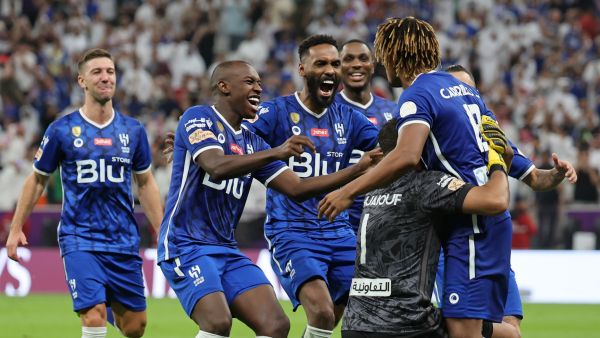 الهلال يتحدى أبها اليوم (المصدر: أ ف ب)