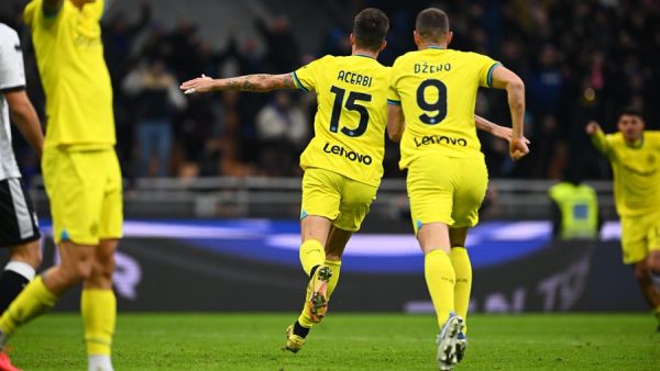 آتشيربي (وسط) يهدي إنتر ميلان بطاقة التأهل (المصدر: inter@)