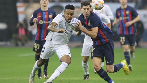 برشلونة وريال مدريد يتصادمان من جديد (المصدر: أ ف ب)