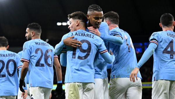 مانشستر سيتي يحل ضيفاً على غريمه يونايتد اليوم (المصدر: أ ف ب)
