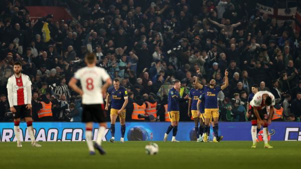 نيوكاسل على أعتاب التأهل لنهائي كأس كاراباو (المصدر: أ ف ب)