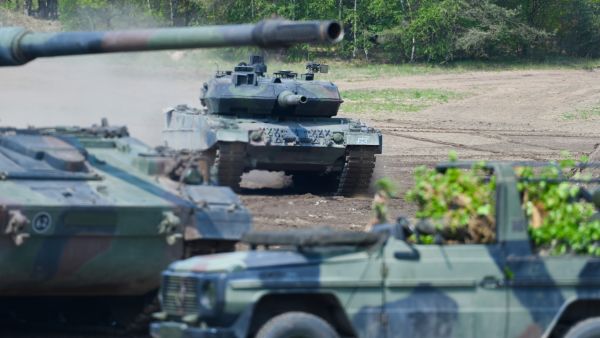 Leopard tanks