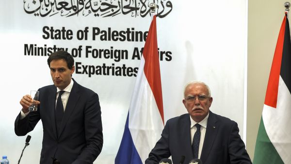 Wopke Hoekstra (L) Riyad al Malki (R)