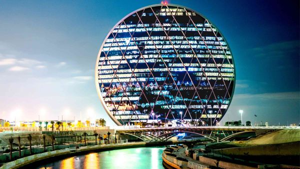 الدار العقارية تعلن استقالة جريج فيور الرئيس التنفيذي للشؤون المالية والاستدامة للمجموعة وتكليف فيصل فلكناز بمهام الرئيس التنفيذي للشؤون المالية والاستدامة بالإضافة إلى عمله