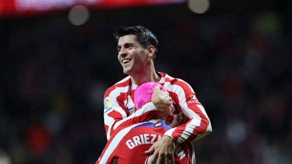 Atletico Madrid's Spanish forward Alvaro Morata celebrates scoring his team's second goal with Atletico Madrid's French forward Antoine Griezmann during the Spanish League football match between Club Atletico de Madrid and Elche CF at the Wanda Metropolitano stadium in Madrid on December 29, 2022. (Photo by Pierre-Philippe Marcou / AFP)