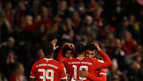 Bayern Munich's German midfielder Serge Gnabry (C) celebrates scoring his team's fifth goal 5:1 with his team mates during the German first division Bundesliga football match between Bayern Munich and Werder Bremen in Munich, southern Germany, on November 8, 2022. (Photo by CHRISTOF STACHE / AFP)