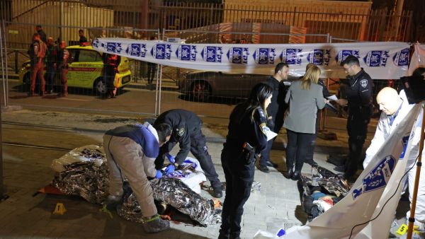 سقوط 8 قتلى اسرائيليين في هجوم بالقرب من كنيس في القدس الشرقية (أ ف ب)