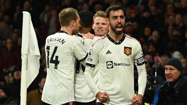 Manchester United's English striker Marcus Rashford (2L) celebrates with teammates after scoring the opening goal of the English Premier League football match between Arsenal and Manchester United at the Emirates Stadium in London on January 22, 2023. (Photo by Glyn KIRK / AFP)