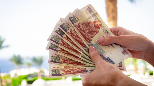 Egyptian pound slides