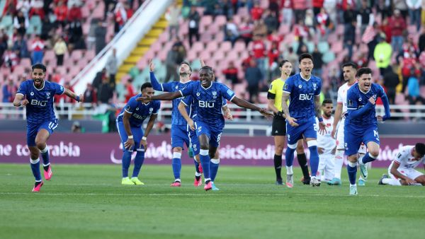 الهلال إلى نصف النهائي (المصدر: أ ف ب)