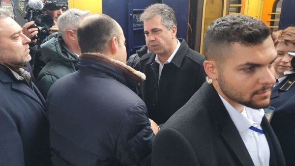 وزير الخارجية الإسرائيلي ايلي كوهين خلال وصوله إلى كييف