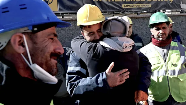لقي أكثر من 43 ألف شخصا مصرعهم في تركيا وسوريا المجاورة جراء الزلزال المدمر