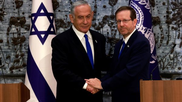 Netanyahu (L), Herzog (R) 
