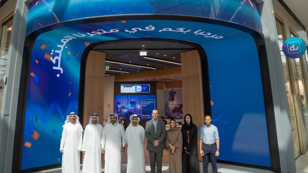 يوفر التصميم المبتكر للمتجر الجديد لعملاء دو فرصة الحصول على كل ما يحتاجونه من خدمات الاتصال عالية الجودة بكل سلاسة وراحة دو تفتتح متجراً مبتكراً جديداً في دبي هيلز مول لتوفير تجارب مميزة للعملاء