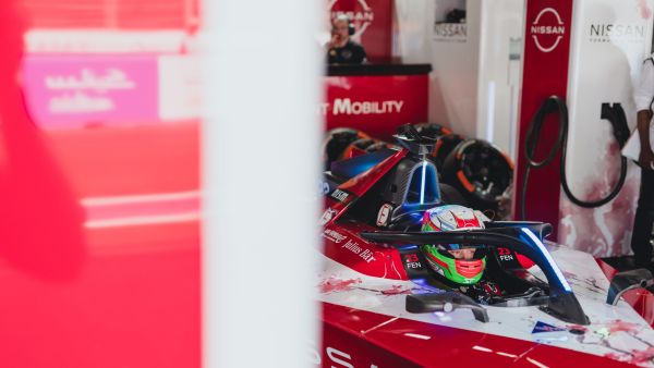Nissan Formula E Team in the points despite bad luck in Hyderabad Nissan Formula E Team in the Points Despite Bad Luck in Hyderabad