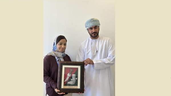 Samira Al Bahri, Director of Human Resources & Administration and Younis Al Kindi, Head of Government Affairs at Muriya. Wali of Salalah Recognises Muriya for Creating a Positive Impact on the Community