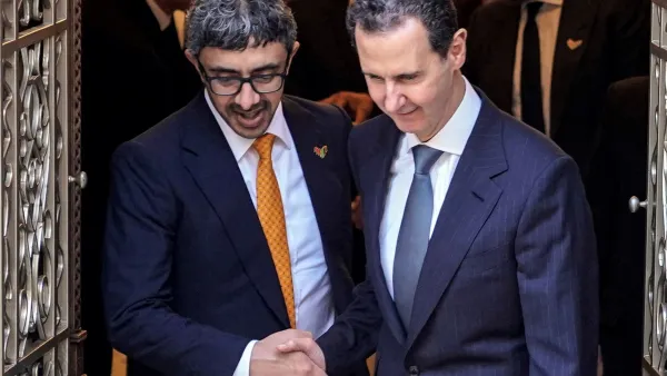 وزير الخارجية الإماراتي عبد الله بن زايد آل نهيان، والرئيس السوري بشار الأسد (أ ف ب)