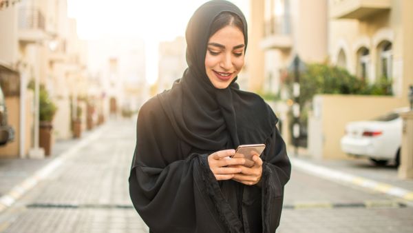 تساهم خبرة ماستركارد في مجال المدفوعات الرقمية وحلولها التقنية المبتكرة في دعم جهود e& بتطوير عروضها المقدمة للمستهلكين من خلال الارتقاء بتجاربهم في مجال المدفوعات والولاء مجموعة e& تتعاون مع ماستركارد لتعزيز المستقبل الرقمي للمستهلكين عبر 16 سوقاً في الشرق الأوسط وآسيا وإفريقيا