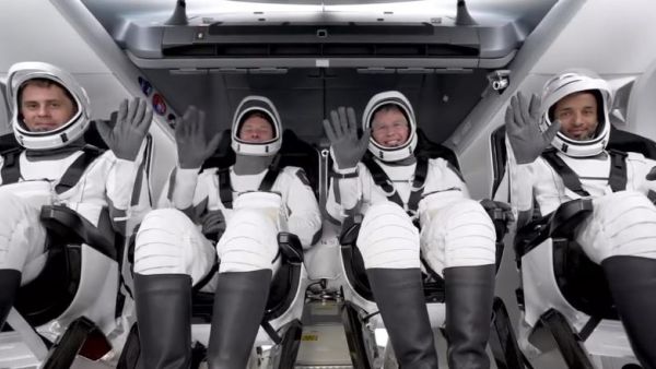 الرحلة كانت على وشك الانطلاق- الصورة عن موقع الامارات اليوم