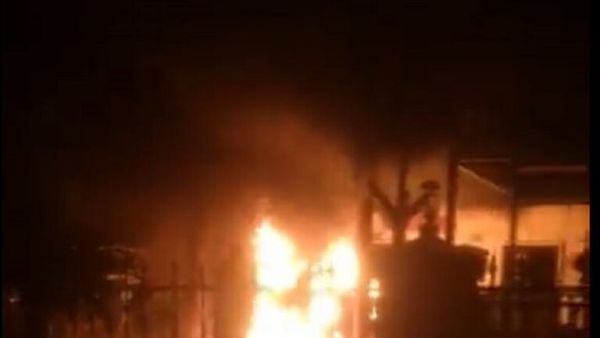 حريق في مكان الهجوم على عائلة الفتاة