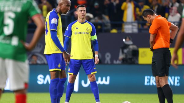 Nassr's Portuguese forward Cristiano Ronaldo (C) attempts a free-kick during the Saudi Pro League football match between Al-Nassr and Al-Ettifaq at the King Fahd Stadium in the Saudi capital Riyadh on January 22, 2023. (Photo by Fayez NURELDINE / AFP)