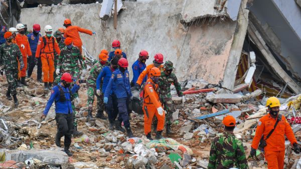 Earthquake strikes Indonesia