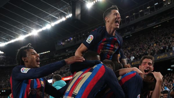 برشلونة يقلب تأخره إلى انتصار مهم على حساب ريال مدريد (المصدر: أ ف ب)
