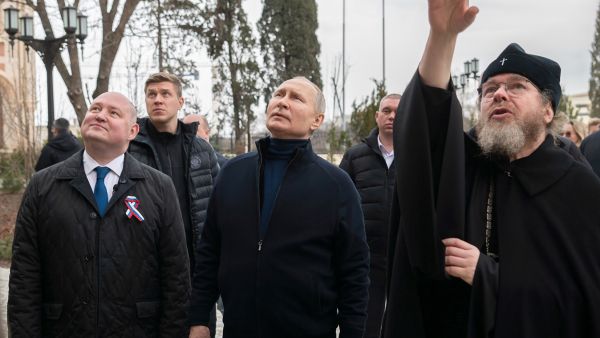 Putin visits Russian-occupied Mariupol