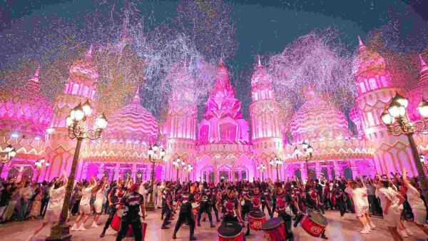 Global Village wins both Dubai Quality Gold Award and Best Service Performance Brand Award Global Village wins two prestigious Dubai Economy and Tourism awards