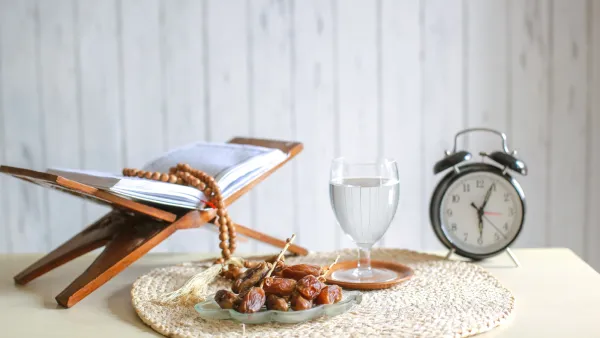 طريقة مبتكرة لتوزيع التمر على مائدة رمضان