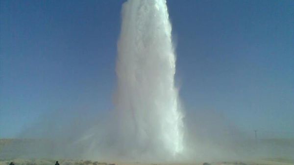 التسريب أدى لإهدار آلاف الأمتار المكعبة من المياه التي كان ينقلها المسار الشرقي للنهر الصناعي