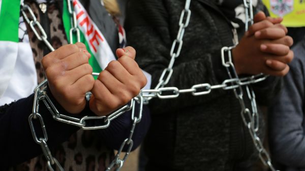 2000 Palestinian prisoner suspend hunger strike
