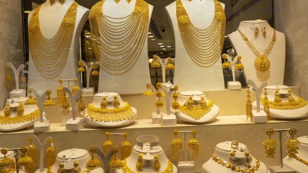 Gold edges up