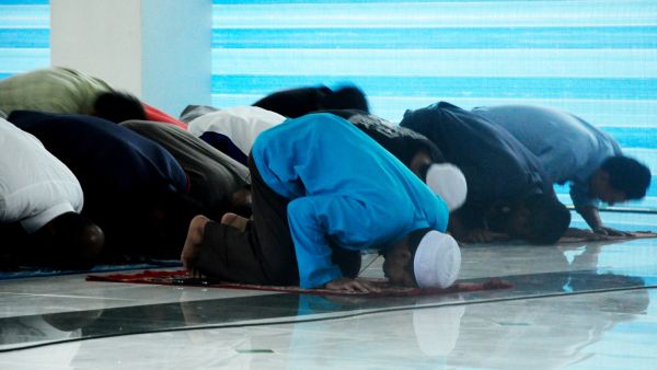 الفرق بين صلاة عيد الفطر وصلاة الجمعة 