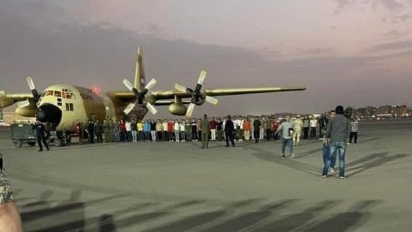 وصلت الى العاصمة المصرية القاهرة الدفعة الاولى من الجنود المصريين المحتجزين في السودان