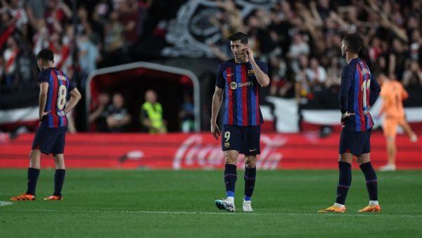 برشلونة بصدد إحداث تغييرات في عقود لاعبيه