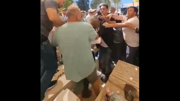 مشادات وتدافع بالأيدي في المقابر العسكرية الإسرائيلية