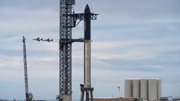 SpaceX gears up for Starship rocket launch Monday