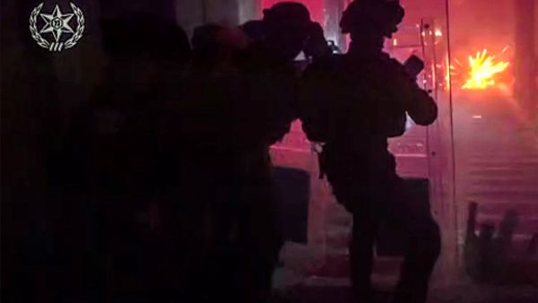 اعتداءات قوات الاحتلال على الفلسطينيين في الاقصى