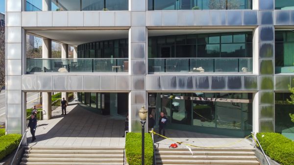 Kentucky bank deplores shooting in its branch