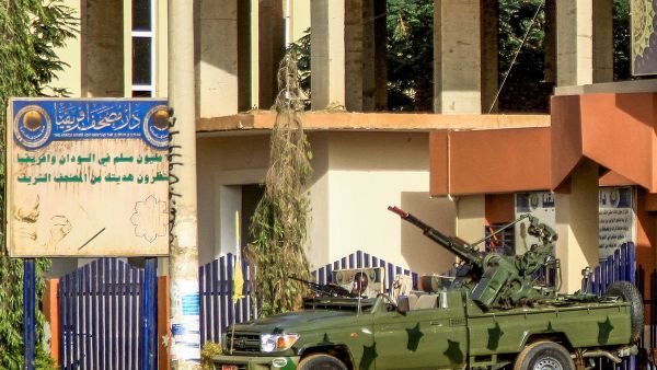  احتدام الاشتباكات المسلحة بين قوات الجيش السوداني والدعم السريع
