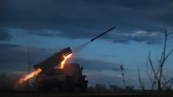 Russian assault on Bakhmut continues