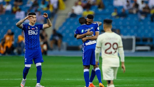 الهلال يهزم النصر (المصدر: Alhilal_FC@)