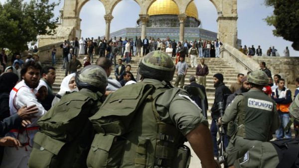  Israel prevents Jewish from storming Aqsa Mosque