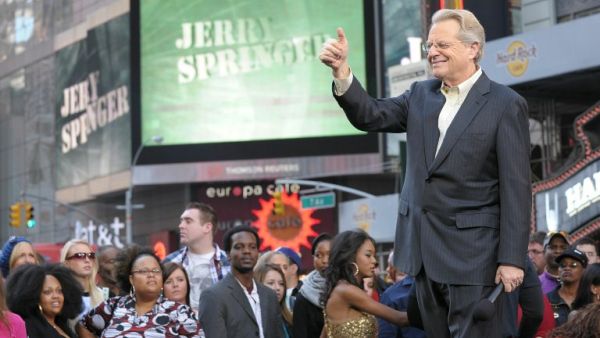 NEW YORK - OCTOBER 11: TV Host Jerry Springer celebrates the taping of "The Jerry Springer Show" 20th anniversary show at Military Island, Times Square on October 11, 2010 in New York City. Michael Loccisano/Getty Images/AFP (Photo by Michael loccisano / GETTY IMAGES NORTH AMERICA / Getty Images via AFP)